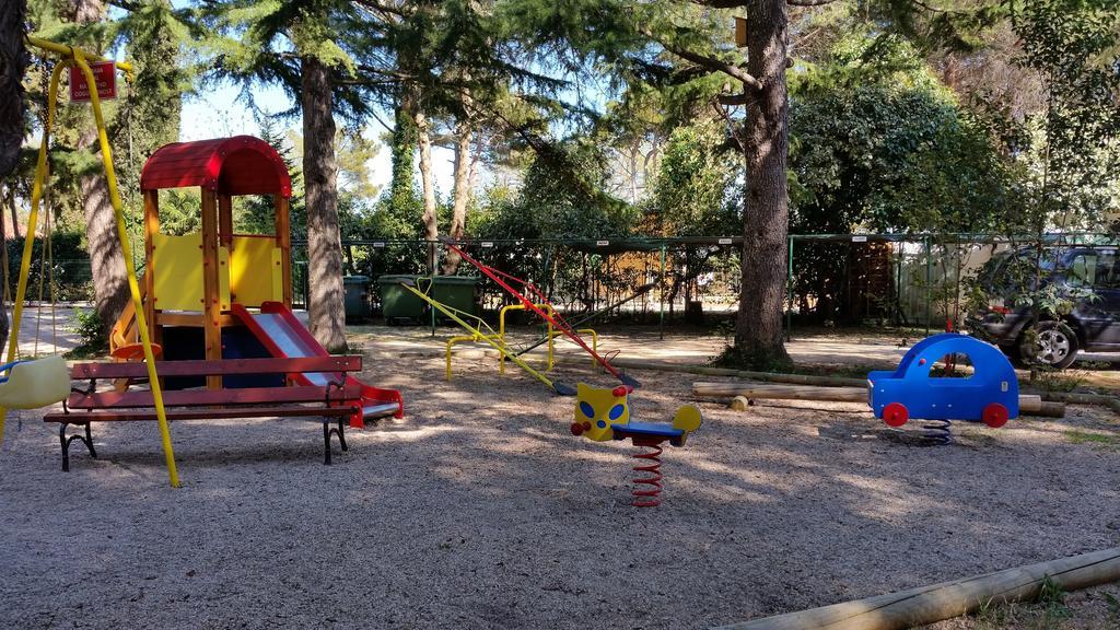 Holiday Park Mimoza Башания Экстерьер фото